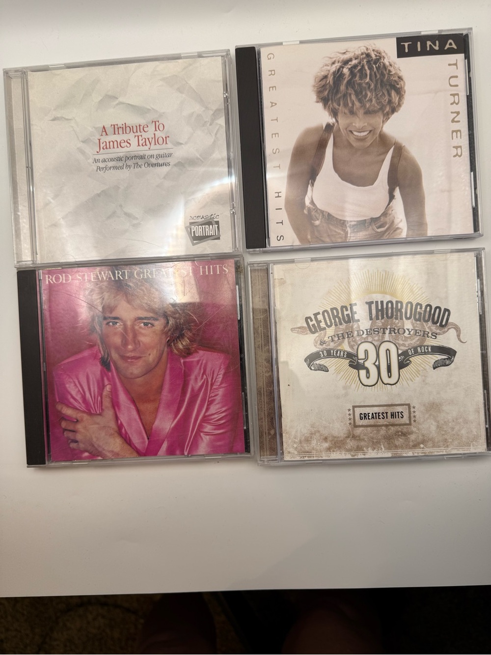 Lot of 4 CDs: Tina Turner, Rod Stewart, George Thorogood, James
Taylor Tribute